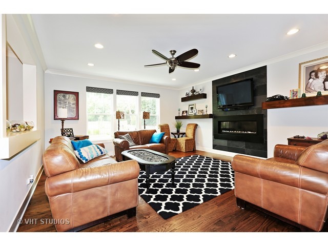 286 E Crescent Ave, Elmhurst, IL 60126 photo 2