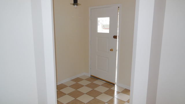 1000 Valley Stream Dr, Wheeling, IL 60090 photo 2