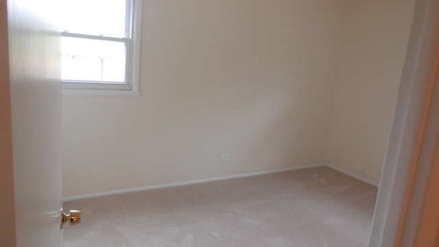 1000 Valley Stream Dr, Wheeling, IL 60090 photo 6