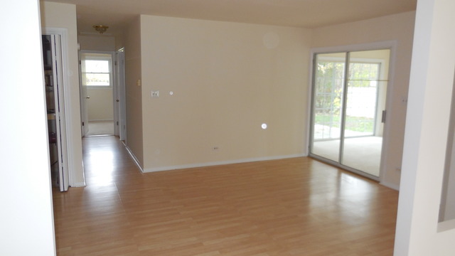 1000 Valley Stream Dr, Wheeling, IL 60090 photo 4
