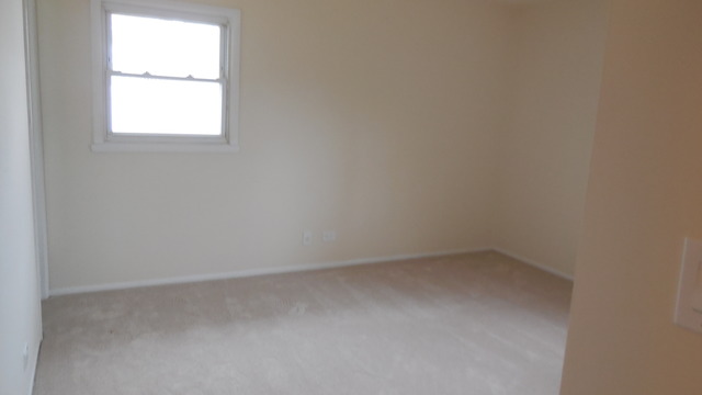 1000 Valley Stream Dr, Wheeling, IL 60090 photo 8