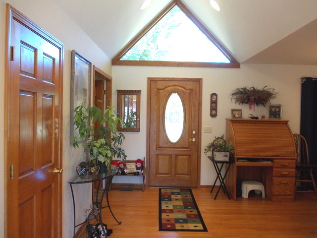 2311 Fox Bluff Ln, Spring Grove, IL 60081 photo 2