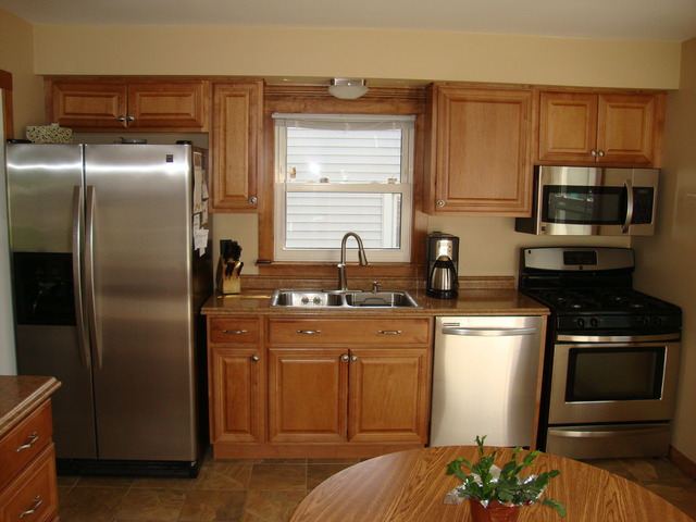 202 N Morgan Ave, Wheaton, IL 60187 photo 3