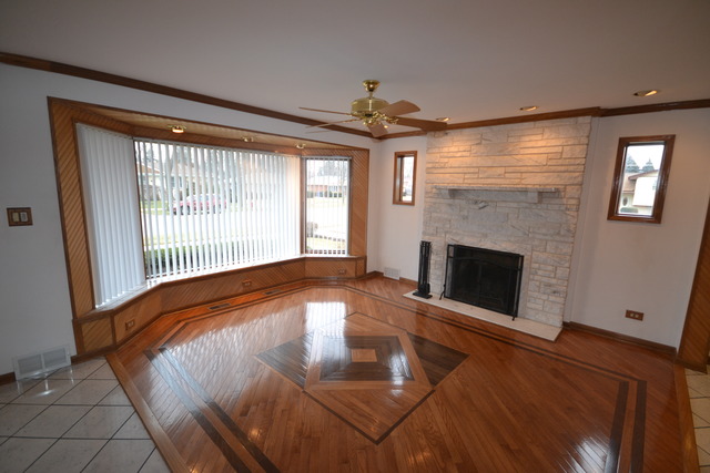 1845 Howard Ave, Des Plaines, IL 60018 photo 4