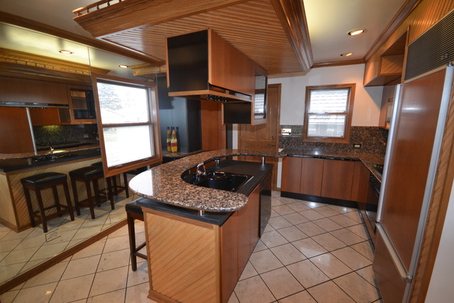 1845 Howard Ave, Des Plaines, IL 60018 photo 8