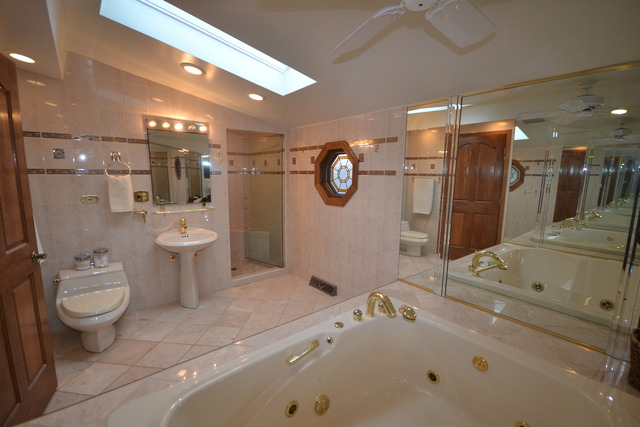 1845 Howard Ave, Des Plaines, IL 60018 photo 14