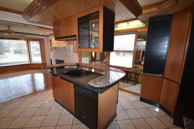 1845 Howard Ave, Des Plaines, IL 60018 photo 9
