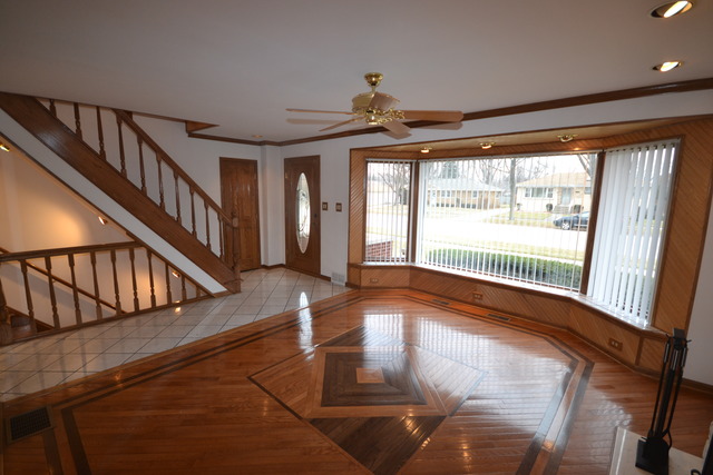 1845 Howard Ave, Des Plaines, IL 60018 photo 5