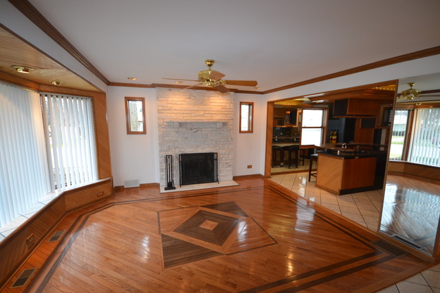 1845 Howard Ave, Des Plaines, IL 60018 photo 3