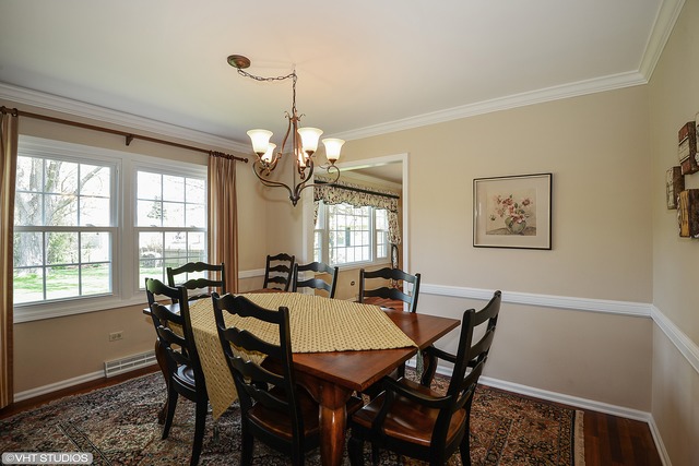 1625 Leabrook Ln, Wheaton, IL 60189 photo 2