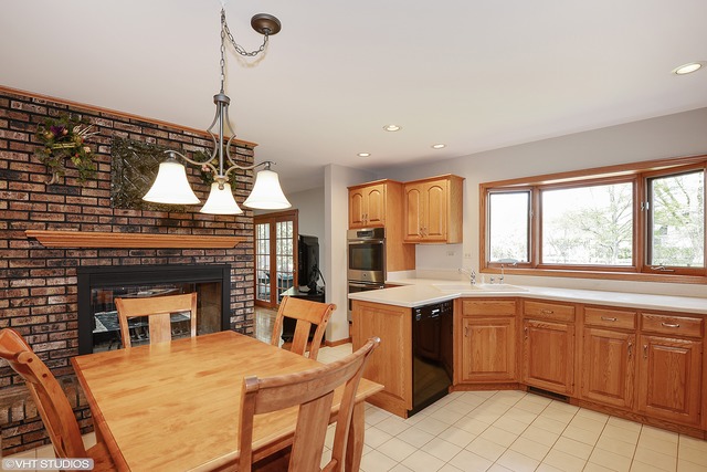 1625 Leabrook Ln, Wheaton, IL 60189 photo 5