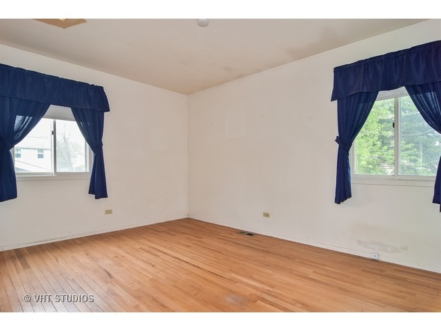 1195 Hermitage Ln, Hoffman Estates, IL 60169 photo 5