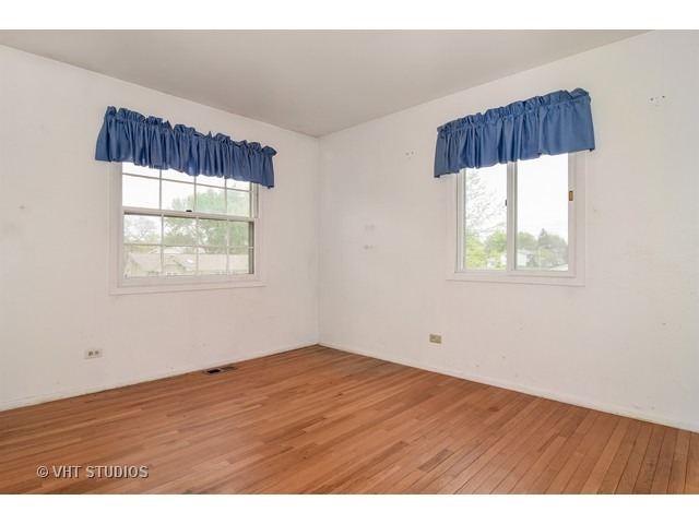 1195 Hermitage Ln, Hoffman Estates, IL 60169 photo 9