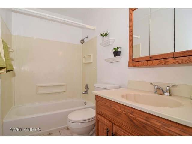 1195 Hermitage Ln, Hoffman Estates, IL 60169 photo 8