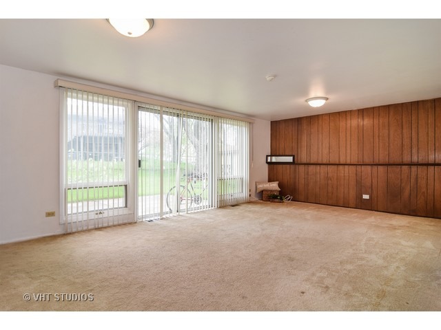 1195 Hermitage Ln, Hoffman Estates, IL 60169 photo 4