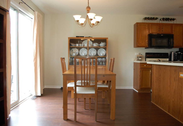 417 Spaulding Rd, Bartlett, IL 60103 photo 2