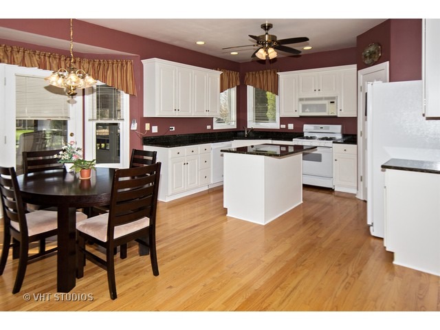 15210 S Eyre Cir, Plainfield, IL 60544 photo 7