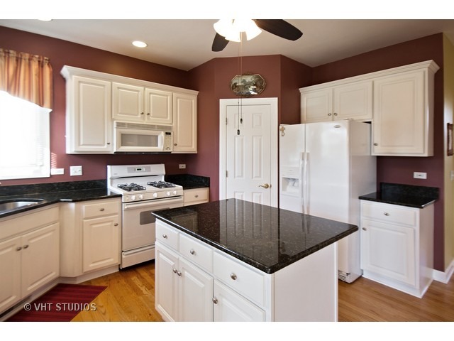 15210 S Eyre Cir, Plainfield, IL 60544 photo 5