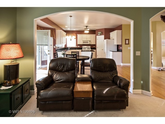 15210 S Eyre Cir, Plainfield, IL 60544 photo 6