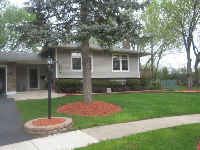 4180 N Firestone Dr, Hoffman Estates, IL 60192 photo 2