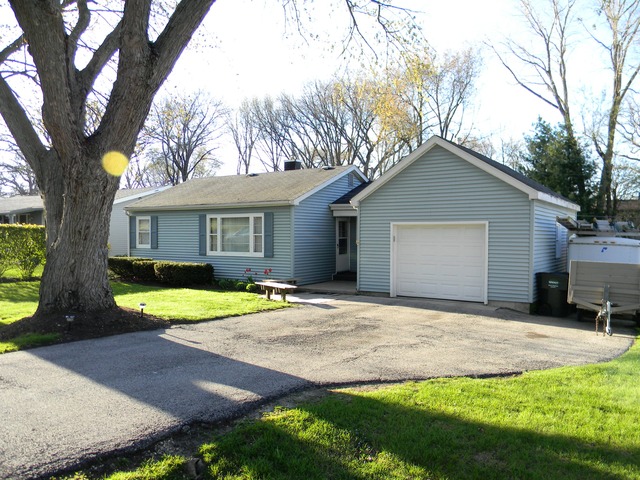 1714 W Oakleaf Dr, Mchenry, IL 60051 photo 2