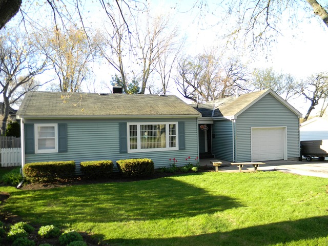 1714 W Oakleaf Dr, Mchenry, IL 60051 photo 1