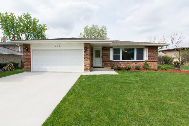 672 Juniper Ln, Bartlett, IL 60103 photo 1