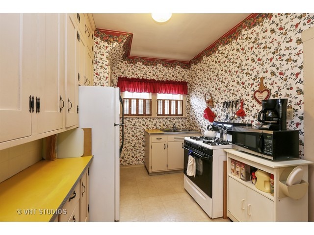 106 Mallery Ave, Elgin, IL 60123 photo 3