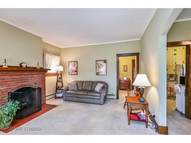 106 Mallery Ave, Elgin, IL 60123 photo 2
