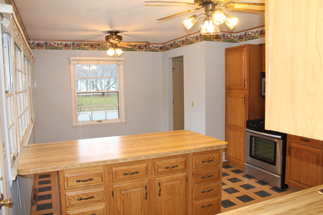 3 Old Post Rd, Montgomery, IL 60538 photo 2