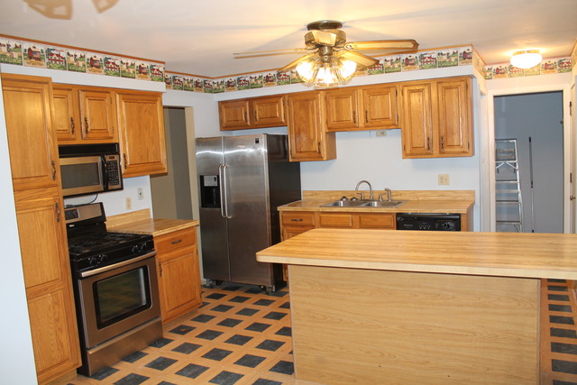 3 Old Post Rd, Montgomery, IL 60538 photo 4