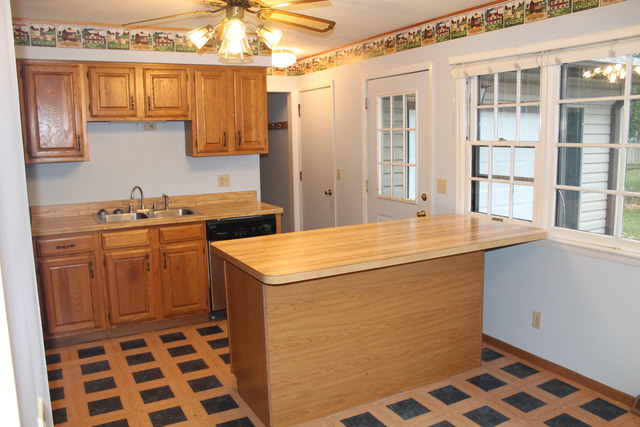 3 Old Post Rd, Montgomery, IL 60538 photo 3