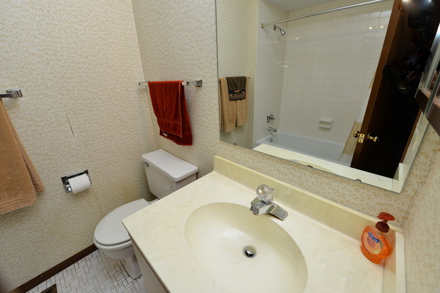 211 Stanhope Dr #a, Willowbrook, IL 60527 photo 4