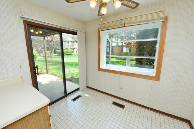 211 Stanhope Dr #a, Willowbrook, IL 60527 photo 9