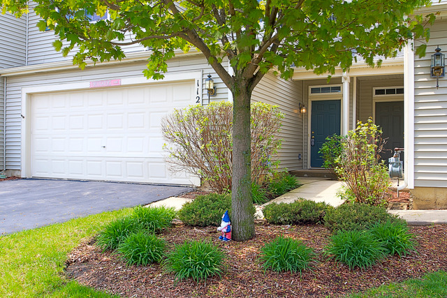 1129 Clover Dr, Minooka, IL 60447 photo 2