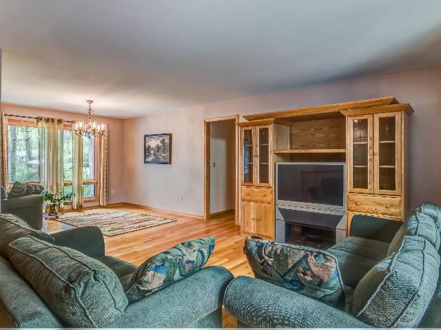 11120 Hamborg Rd, Roscoe, IL 61073 photo 3