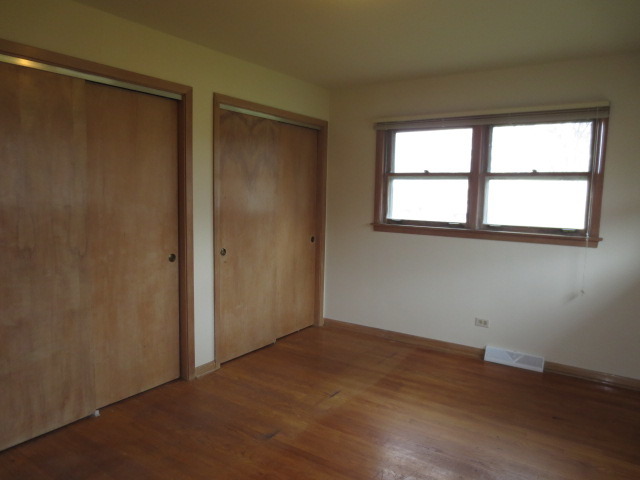 9253 Clancy Dr, Des Plaines, IL 60016 photo 10
