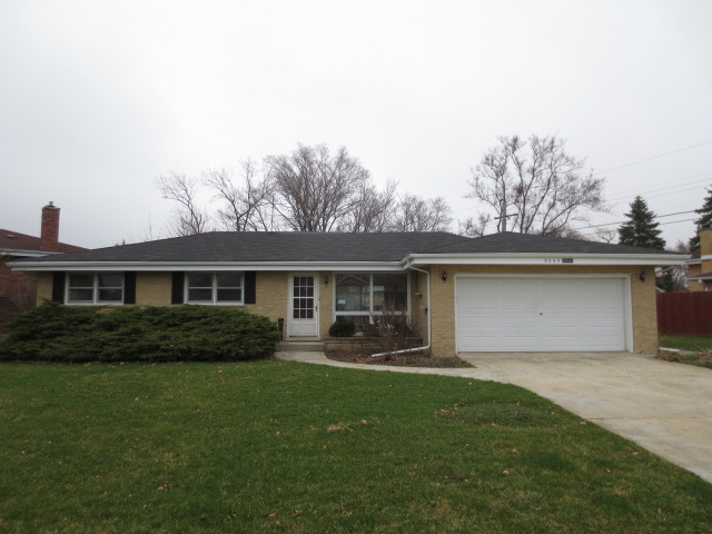 9253 Clancy Dr, Des Plaines, IL 60016 photo 1