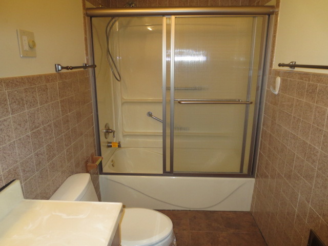 9253 Clancy Dr, Des Plaines, IL 60016 photo 14