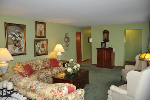 1021 Mohawk Dr, Elgin, IL 60120 photo 2