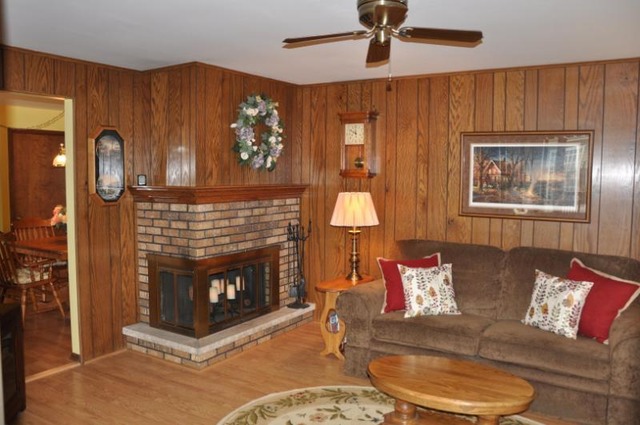 1021 Mohawk Dr, Elgin, IL 60120 photo 3