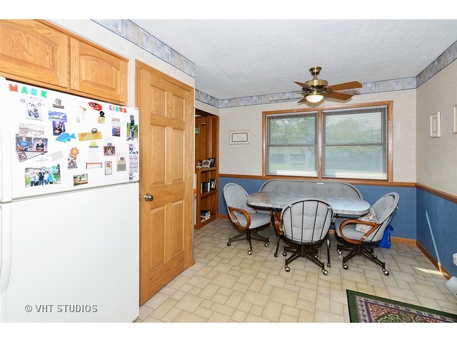 3763 152nd St, Midlothian, IL 60445 photo 2