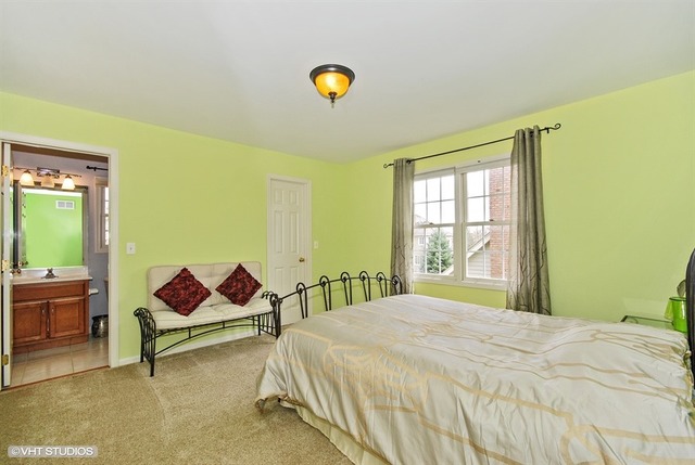 2404 Fox Boro Ln, Naperville, IL 60564 photo 13
