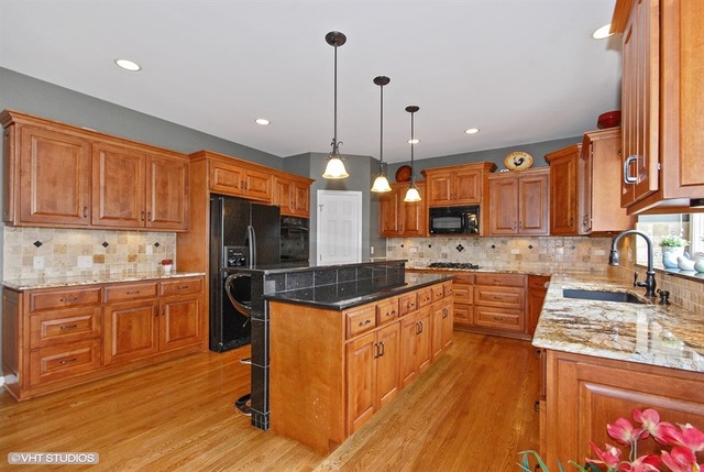 2404 Fox Boro Ln, Naperville, IL 60564 photo 3