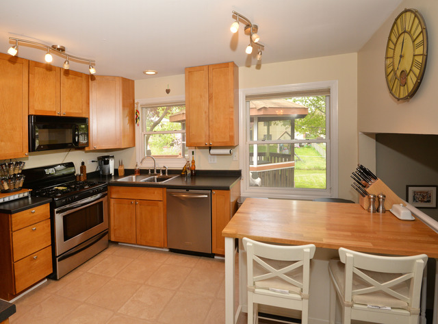 138 S Crest Ave, Bartlett, IL 60103 photo 5