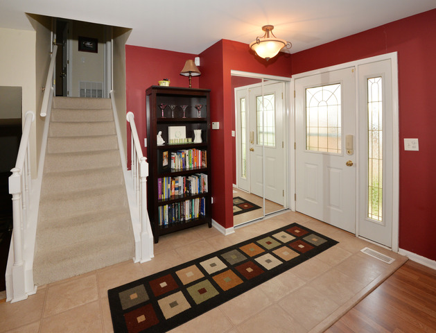 138 S Crest Ave, Bartlett, IL 60103 photo 1