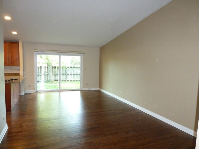 621 E Devon Ave, Roselle, IL 60172 photo 4