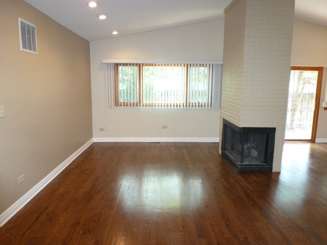 621 E Devon Ave, Roselle, IL 60172 photo 8