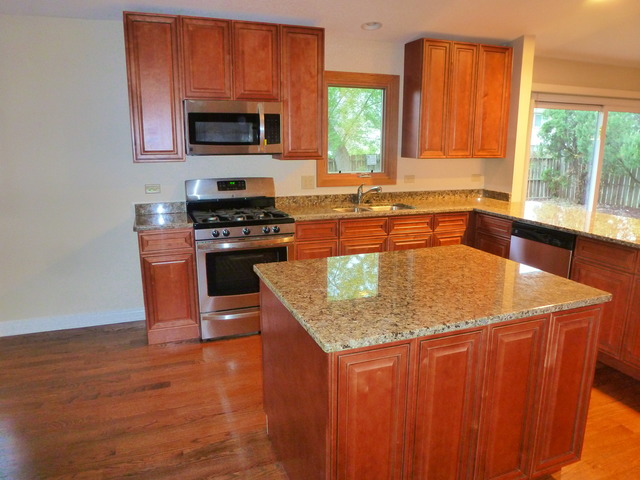 621 E Devon Ave, Roselle, IL 60172 photo 5