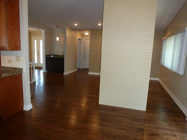 621 E Devon Ave, Roselle, IL 60172 photo 9